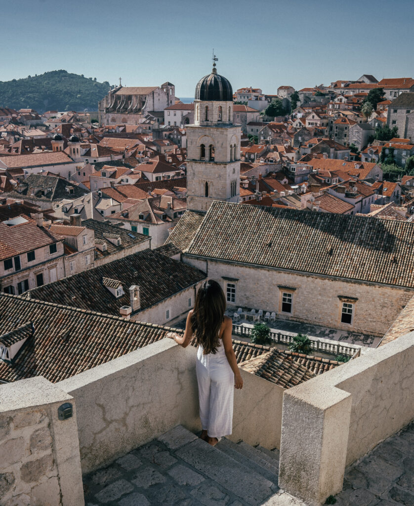 A complete 2-week Croatia itinerary and travel guide including the best Old Towns, beaches, islands, hikes, viewpoints, Croatia photo locations, hotels, restaurants, cliff bars and more.