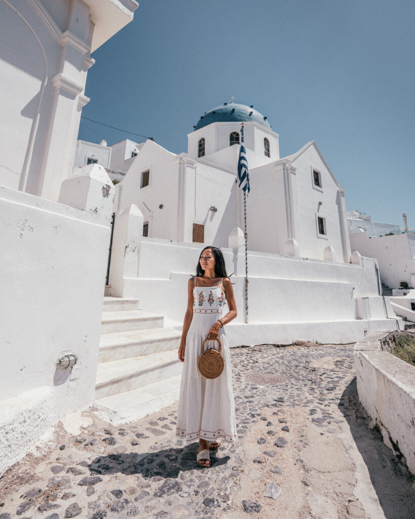 The ultimate guide to Santorini, Greece including the best places to visit, villages, churches, sunset spots, beaches, cliff jumping, cave hotels, restaurants, Google Map pins and more.