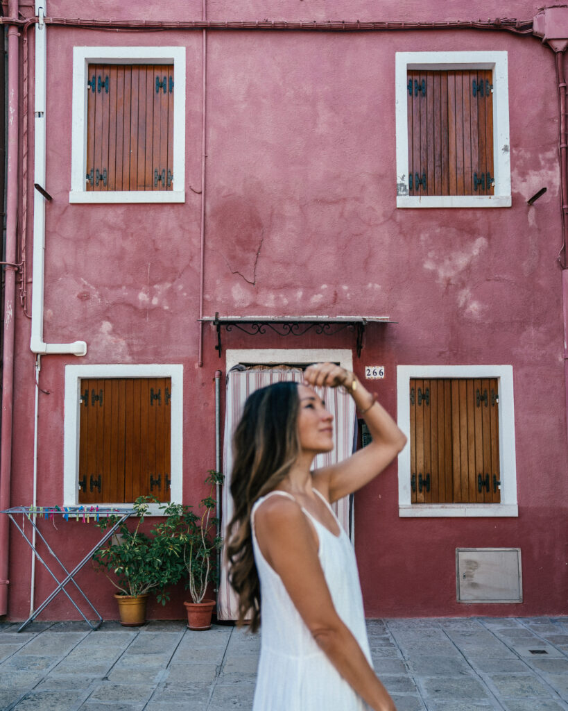 A complete travel guide to Burano including places to visit, viewpoints, restaurants and travel tips for the best Venice day trip.
