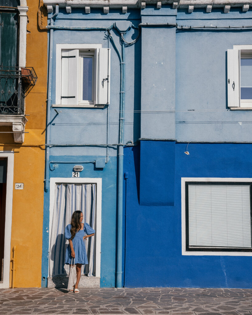 A complete travel guide to Burano including places to visit, viewpoints, restaurants and travel tips for the best Venice day trip.