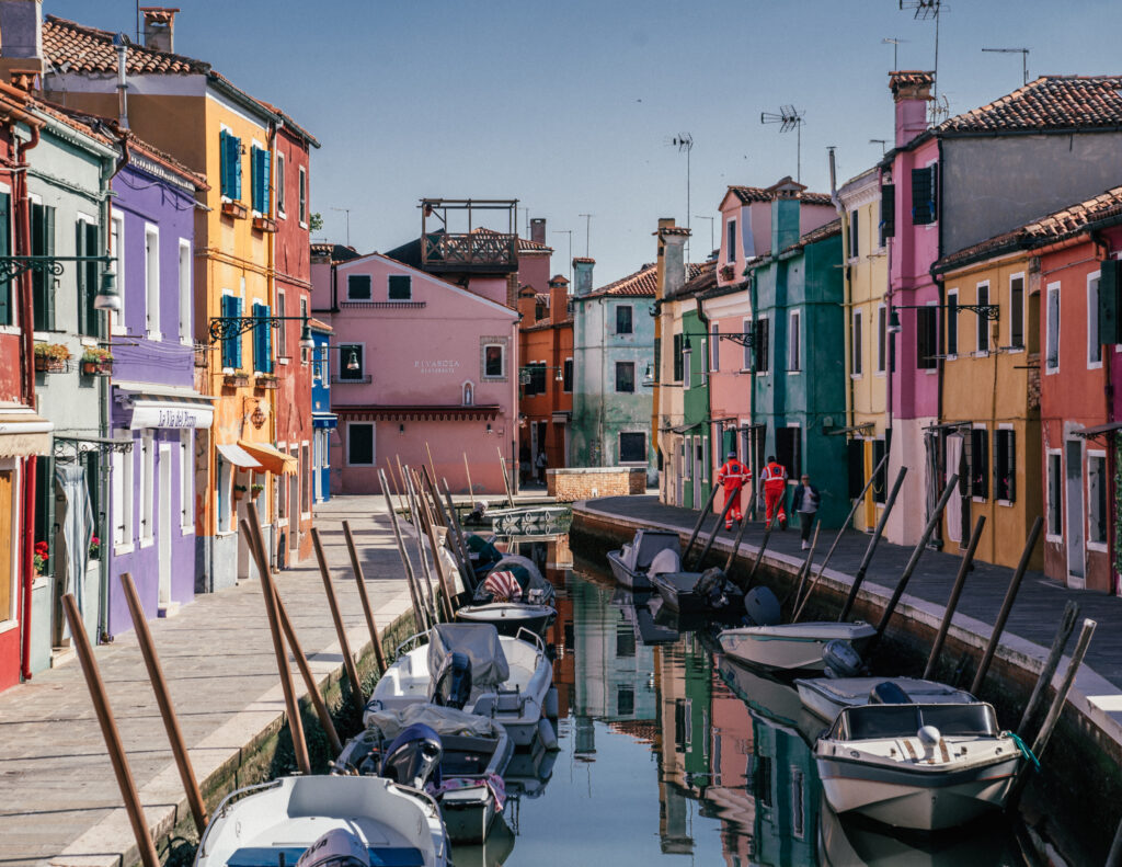 A complete travel guide to Burano including places to visit, viewpoints, restaurants and travel tips for the best Venice day trip.