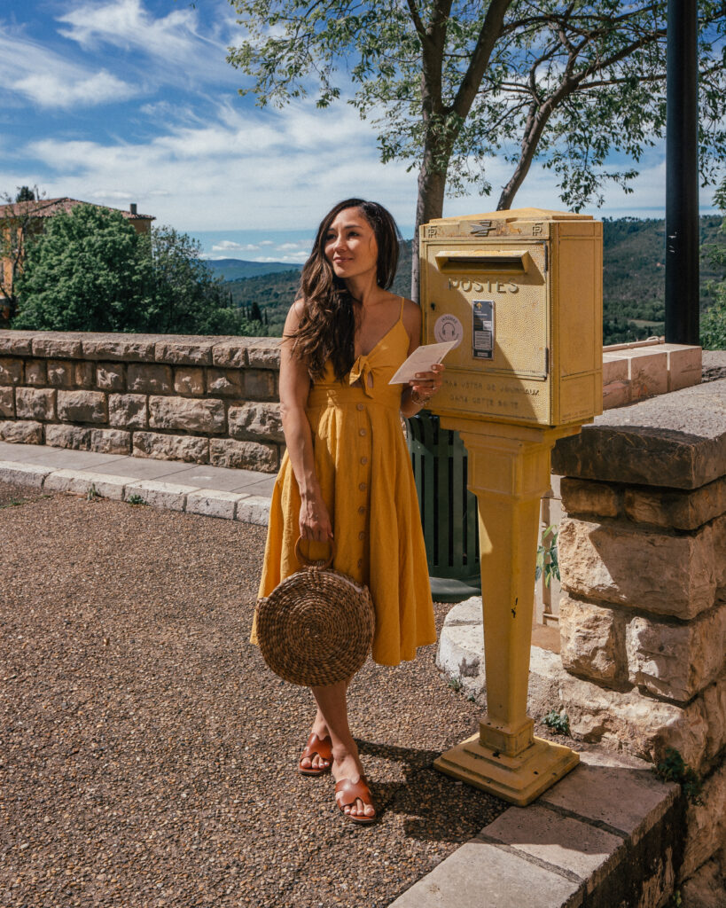 A complete travel guide to Moustiers-Sainte-Marie in the Provence region of France. 