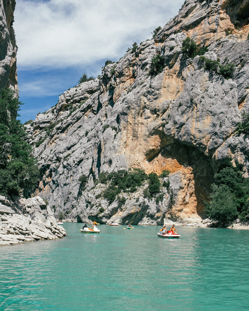 A complete travel guide to Moustiers-Sainte-Marie in the Provence region of France. 