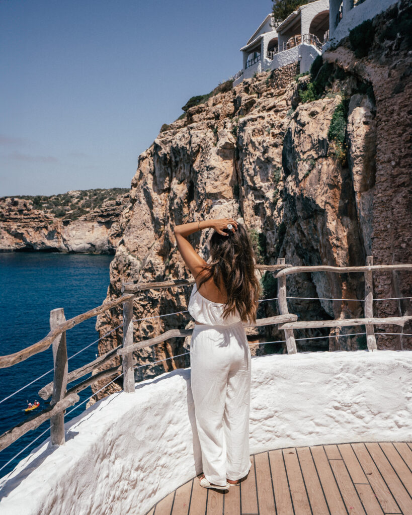 A complete guide to the island of Menorca in Spain including the best beaches, calas, towns, hotels, restaurants, cliff bars, Google Map pins and more.