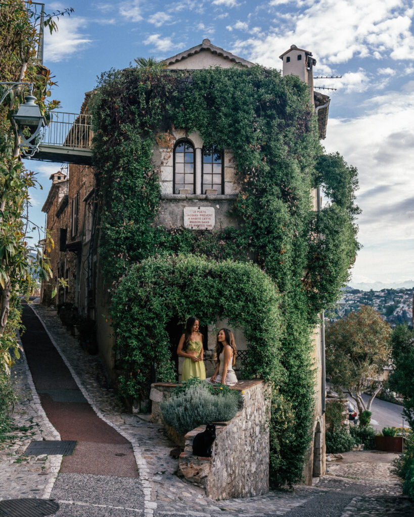 A complete travel guide to St. Paul de Vence, France included the best places to visit, viewpoints, hotels, Airbnbs, restaurants, travel tips and more. 