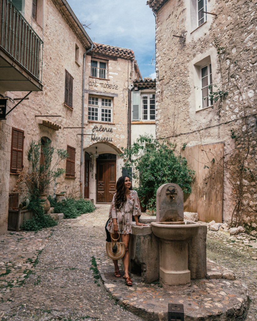 A complete travel guide to St. Paul de Vence, France included the best places to visit, viewpoints, hotels, Airbnbs, restaurants, travel tips and more. 