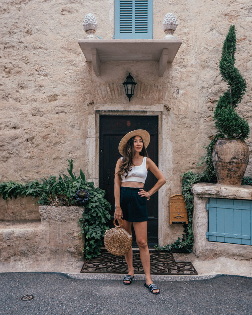 A complete travel guide to St. Paul de Vence, France included the best places to visit, viewpoints, hotels, Airbnbs, restaurants, travel tips and more. 