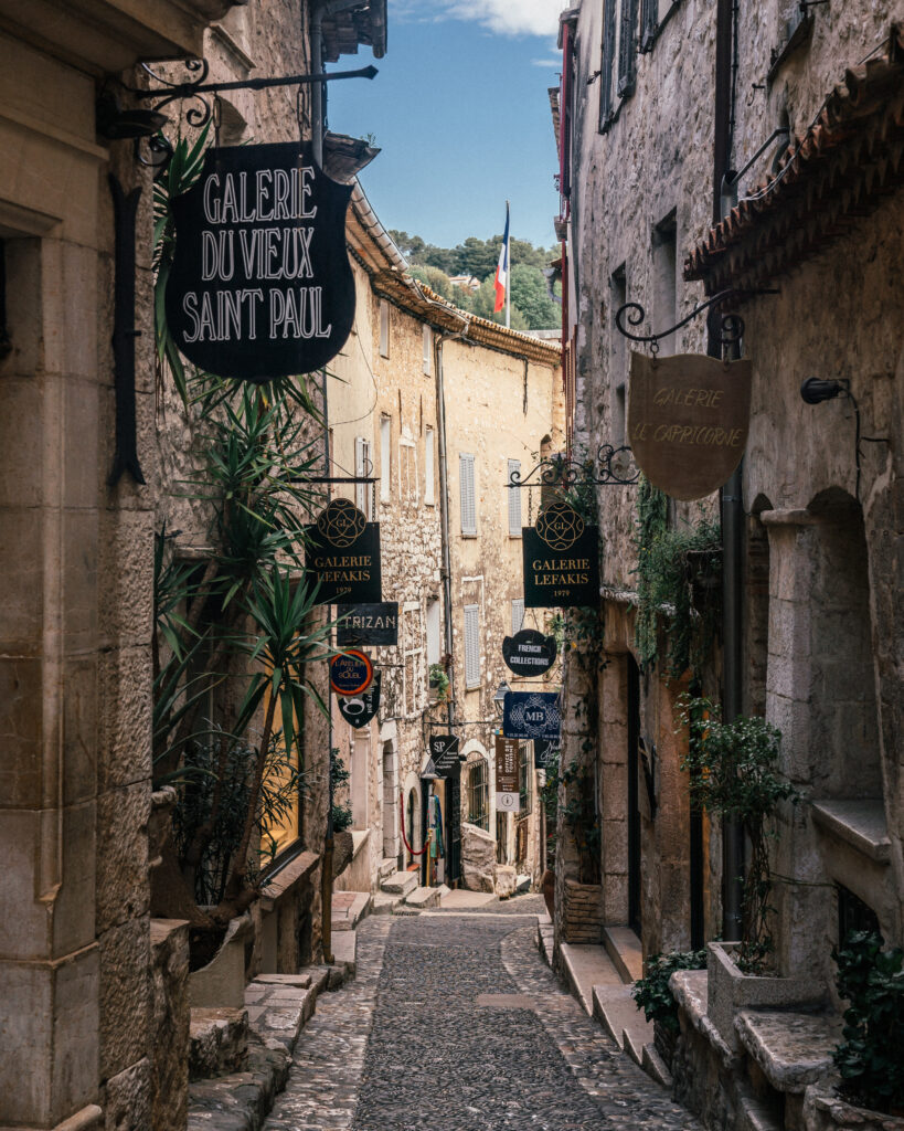 A complete travel guide to St. Paul de Vence, France included the best places to visit, viewpoints, hotels, Airbnbs, restaurants, travel tips and more. 