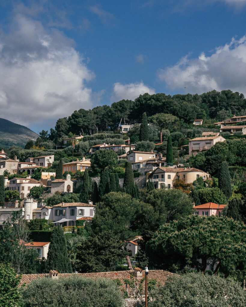 A complete travel guide to St. Paul de Vence, France included the best places to visit, viewpoints, hotels, Airbnbs, restaurants, travel tips and more. 