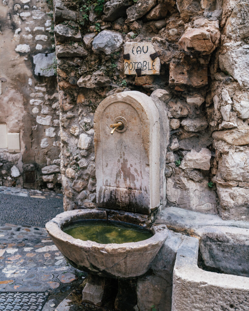 A complete travel guide to St. Paul de Vence, France included the best places to visit, viewpoints, hotels, Airbnbs, restaurants, travel tips and more. 