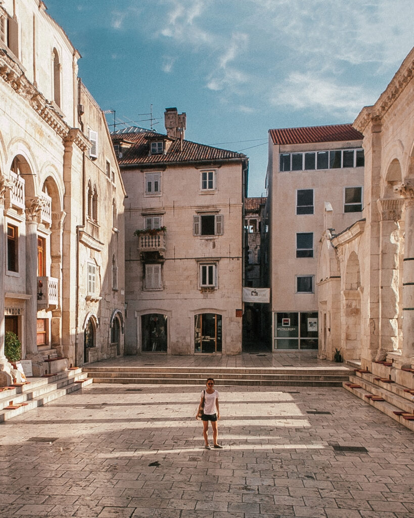 A complete 2-week Croatia itinerary and travel guide including the best Old Towns, beaches, islands, hikes, viewpoints, Croatia photo locations, hotels, restaurants, cliff bars and more.