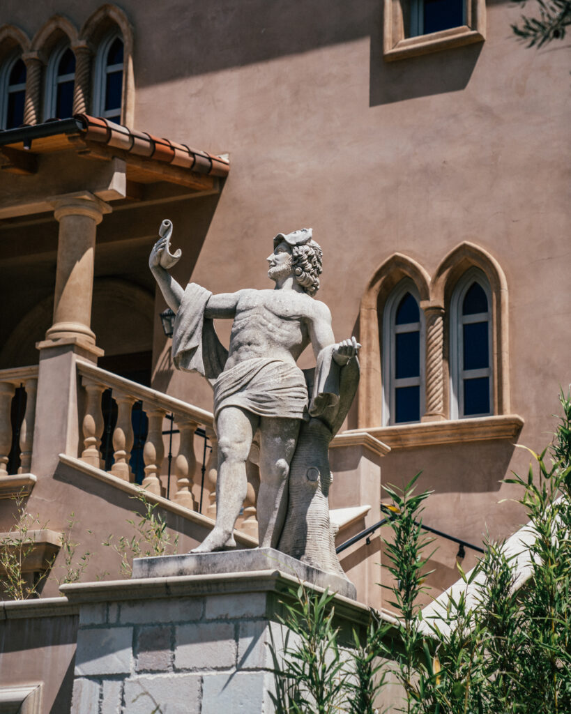 A complete travel guide to Paso Robles including the best places to visit, wineries, hotels, restaurants and Paso Robles photo locations.