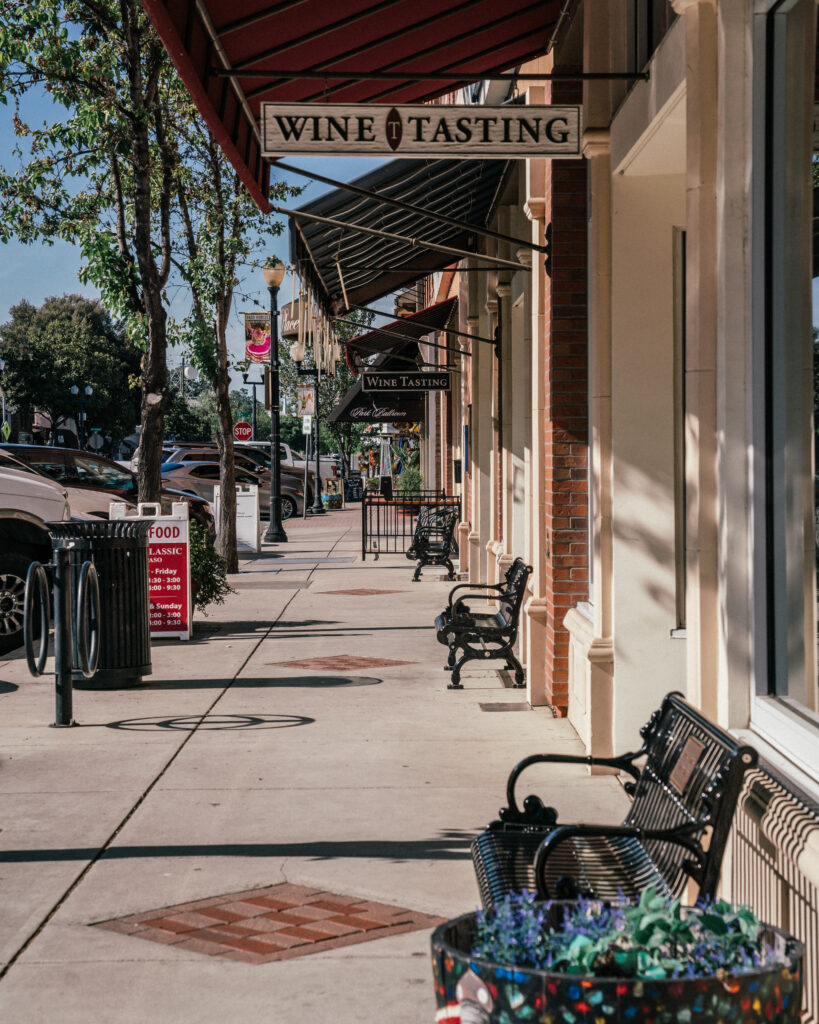 A complete travel guide to Paso Robles including the best places to visit, wineries, hotels, restaurants and Paso Robles photo locations.
