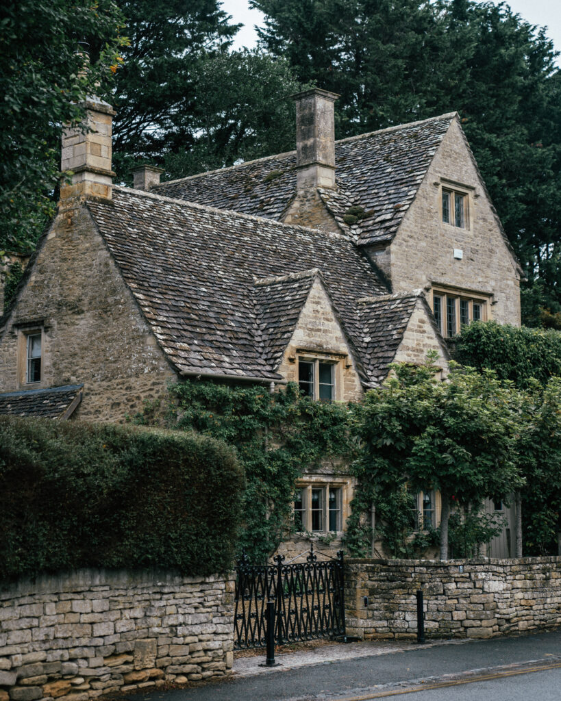 A complete guide to 10 must-visit villages in The Cotswolds including places to visit, Cotswolds photo locations, hotels, restaurants & more. 
