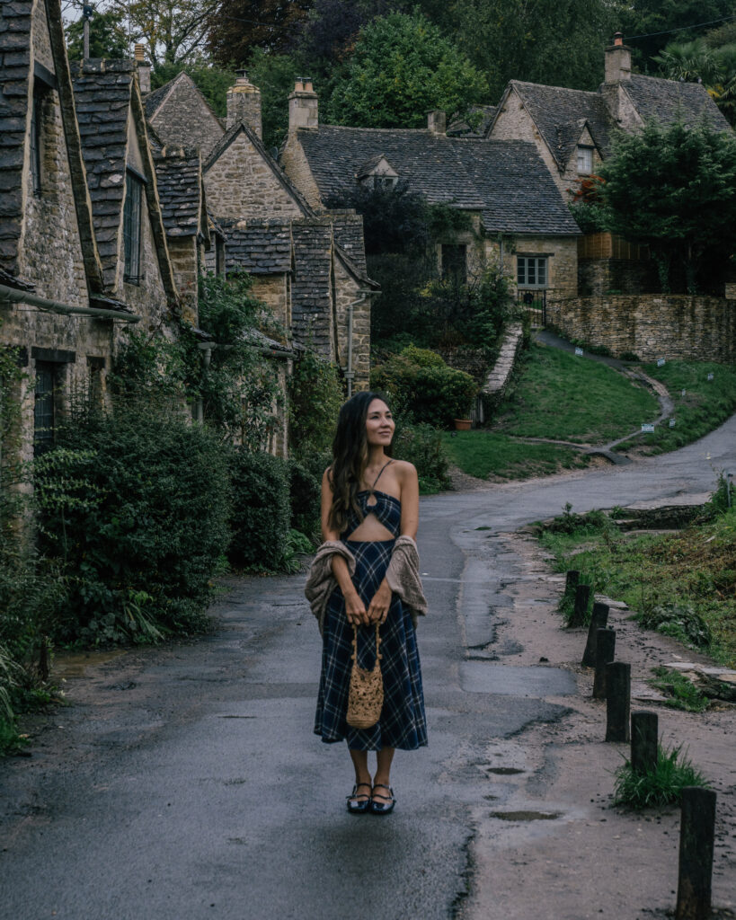 A complete guide to 10 must-visit villages in The Cotswolds including places to visit, Cotswolds photo locations, hotels, restaurants & more. 