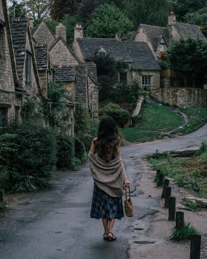 A complete guide to 10 must-visit villages in The Cotswolds including places to visit, Cotswolds photo locations, hotels, restaurants & more. 
