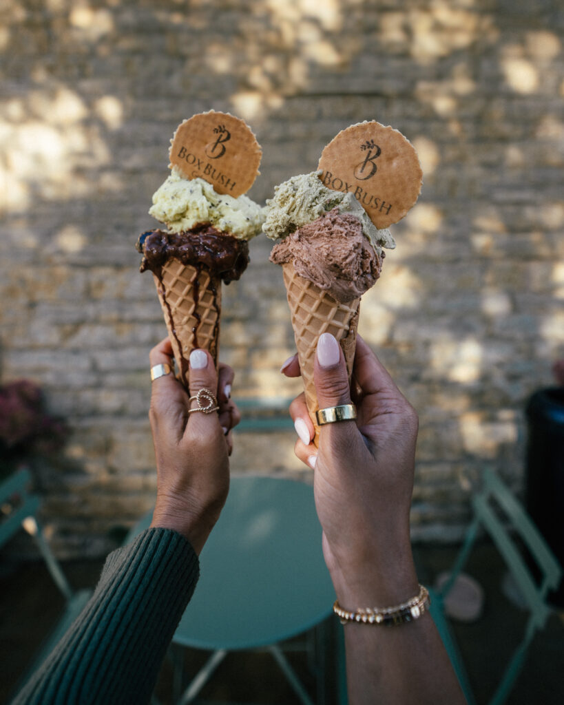 A complete guide to 10 must-visit villages in The Cotswolds including places to visit, Cotswolds photo locations, hotels, restaurants & more. 