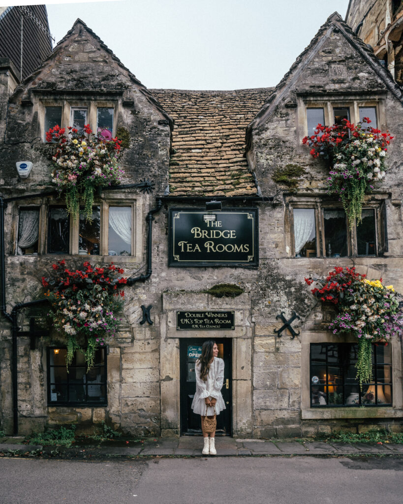 A complete guide to 10 must-visit villages in The Cotswolds including places to visit, Cotswolds photo locations, hotels, restaurants & more. 