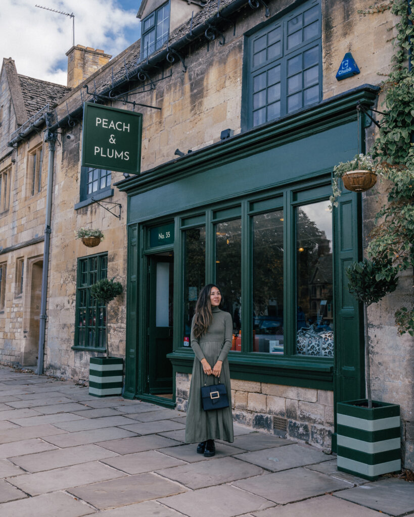 A complete guide to 10 must-visit villages in The Cotswolds including places to visit, Cotswolds photo locations, hotels, restaurants & more. 