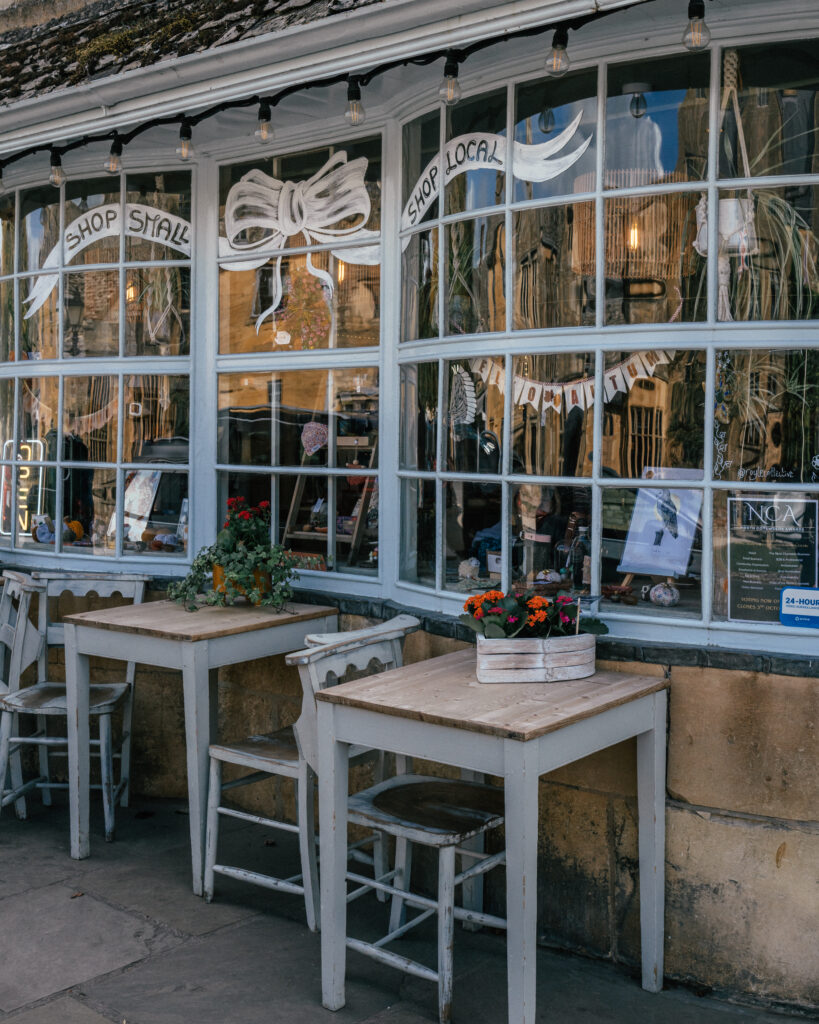 A complete guide to 10 must-visit villages in The Cotswolds including places to visit, Cotswolds photo locations, hotels, restaurants & more. 