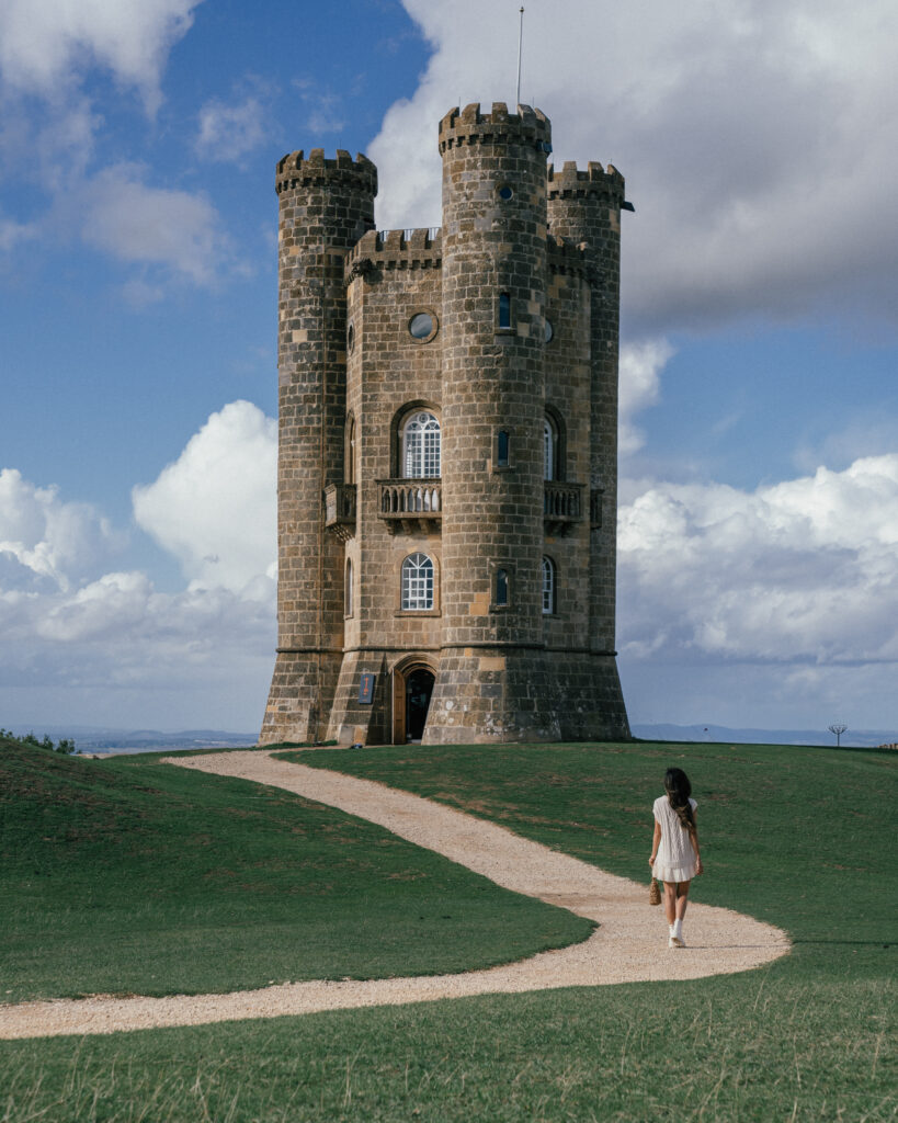 A complete guide to 10 must-visit villages in The Cotswolds including places to visit, Cotswolds photo locations, hotels, restaurants & more. 