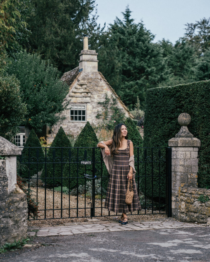 A complete guide to 10 must-visit villages in The Cotswolds including places to visit, Cotswolds photo locations, hotels, restaurants & more. 