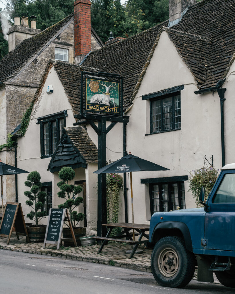 A complete guide to 10 must-visit villages in The Cotswolds including places to visit, Cotswolds photo locations, hotels, restaurants & more. 