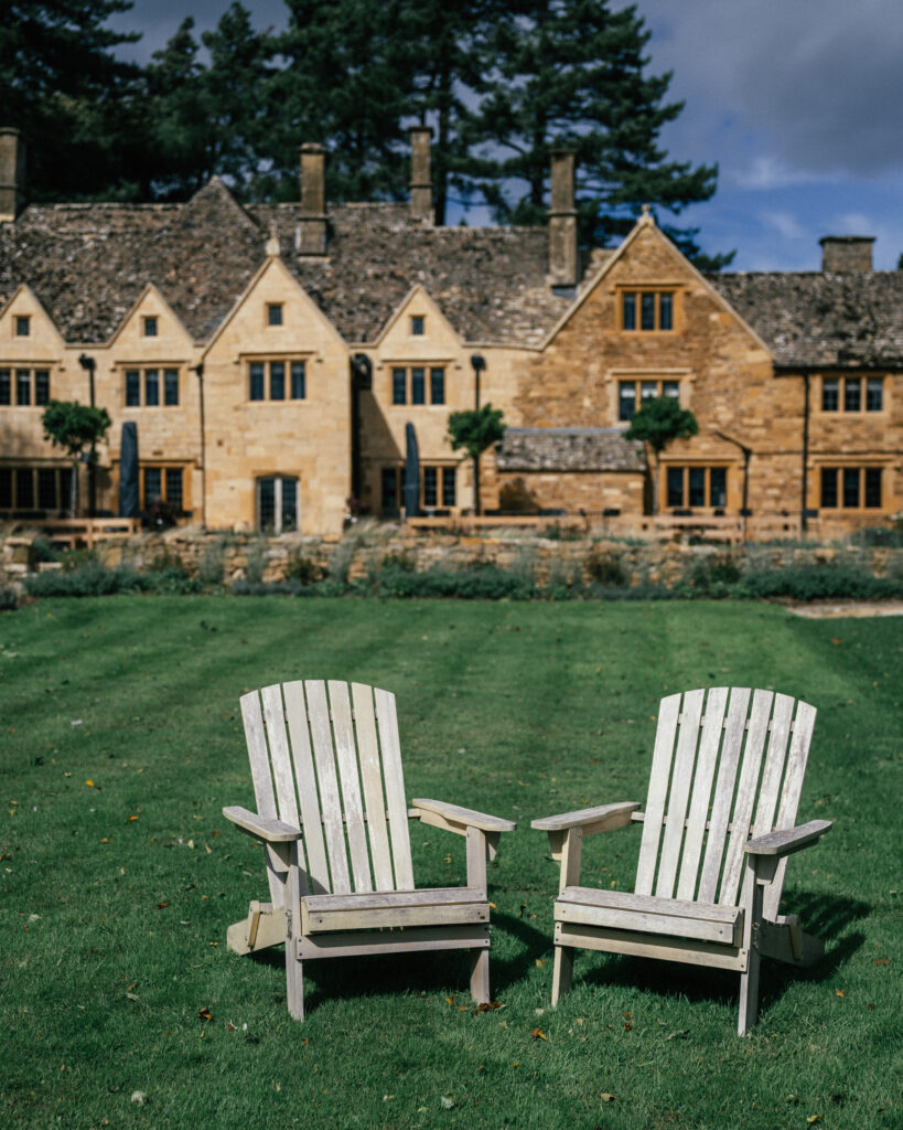 A complete guide to 10 must-visit villages in The Cotswolds including places to visit, Cotswolds photo locations, hotels, restaurants & more. 
