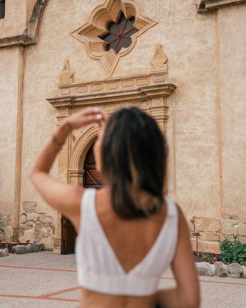 The ultimate travel guide to Carmel-by-the-Sea including the best places to visit, beaches, day trips, hotels, restaurants, Carmel photo locations and more.