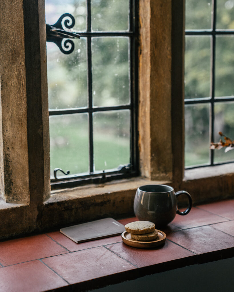 A complete guide to 10 must-visit villages in The Cotswolds including places to visit, Cotswolds photo locations, hotels, restaurants & more. 