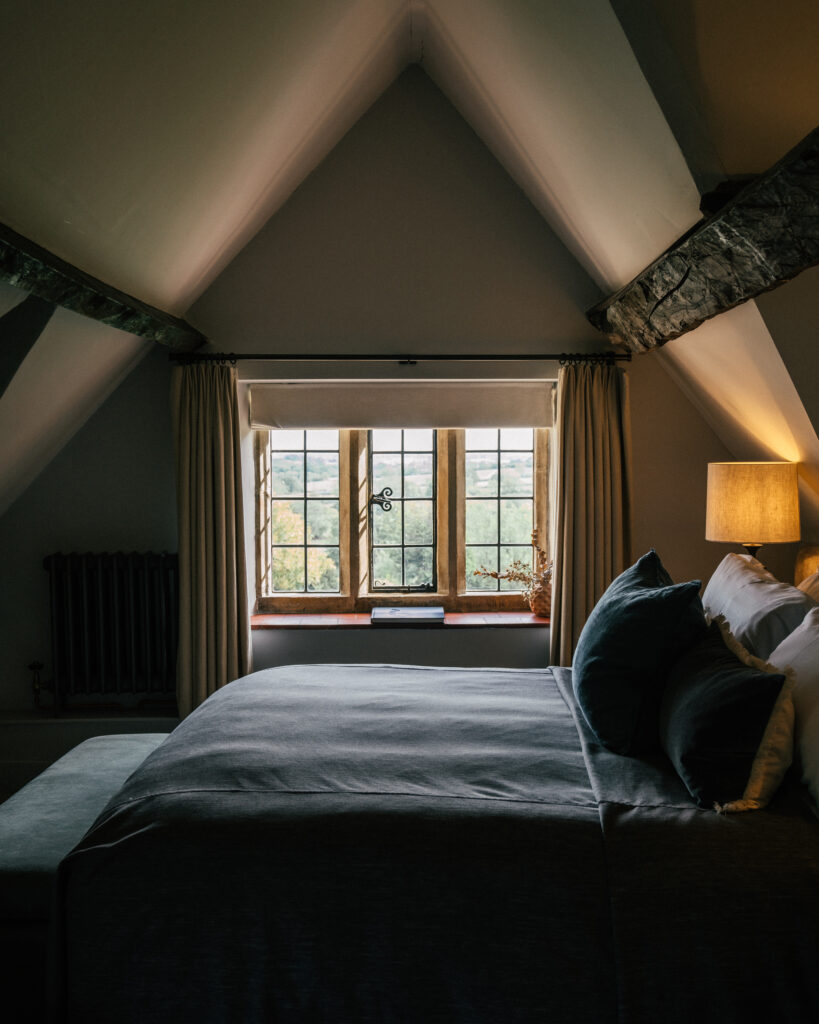 A complete guide to 10 must-visit villages in The Cotswolds including places to visit, Cotswolds photo locations, hotels, restaurants & more. 