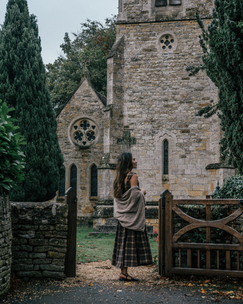 A complete guide to 10 must-visit villages in The Cotswolds including places to visit, Cotswolds photo locations, hotels, restaurants & more. 