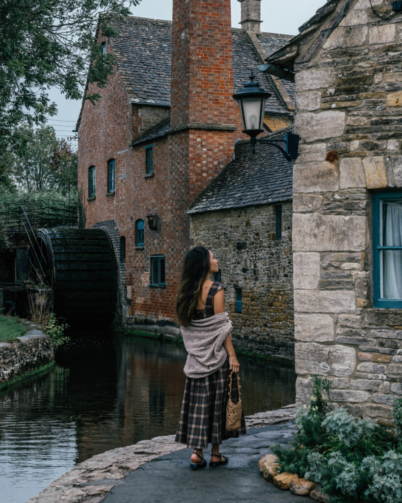 A complete guide to 10 must-visit villages in The Cotswolds including places to visit, Cotswolds photo locations, hotels, restaurants & more. 