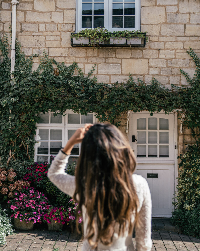 A complete guide to 10 must-visit villages in The Cotswolds including places to visit, Cotswolds photo locations, hotels, restaurants & more. 