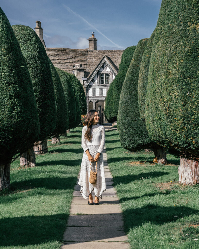 A complete guide to 10 must-visit villages in The Cotswolds including places to visit, Cotswolds photo locations, hotels, restaurants & more. 