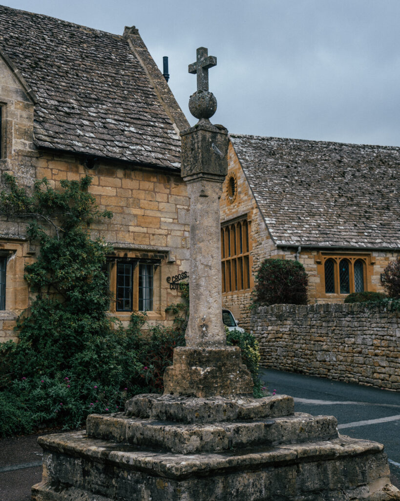 A complete guide to 10 must-visit villages in The Cotswolds including places to visit, Cotswolds photo locations, hotels, restaurants & more. 
