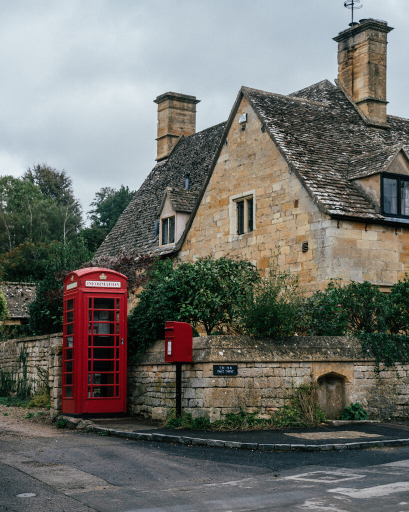 A complete guide to 10 must-visit villages in The Cotswolds including places to visit, Cotswolds photo locations, hotels, restaurants & more. 
