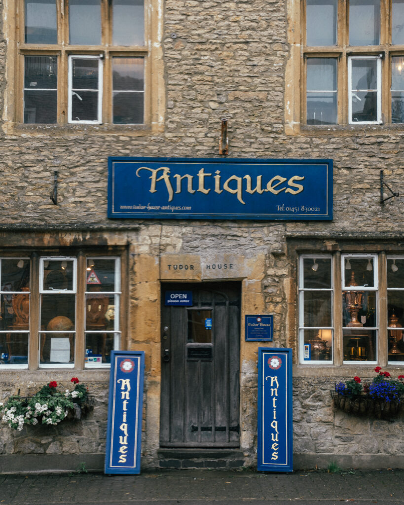 A complete guide to 10 must-visit villages in The Cotswolds including places to visit, Cotswolds photo locations, hotels, restaurants & more. 