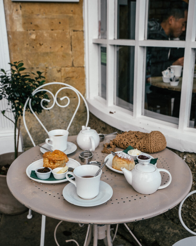 A complete guide to 10 must-visit villages in The Cotswolds including places to visit, Cotswolds photo locations, hotels, restaurants & more. 
