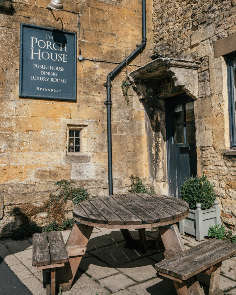 A complete travel guide to Stow-on-the-Wold including the best places to visit, shops, pubs, hotels, Stow-on-the-Wold photo locations, travel tips and more. 