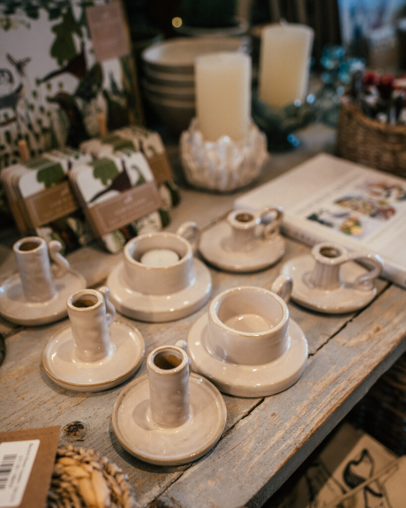 A complete travel guide to Stow-on-the-Wold including the best places to visit, shops, pubs, hotels, Stow-on-the-Wold photo locations, travel tips and more. 