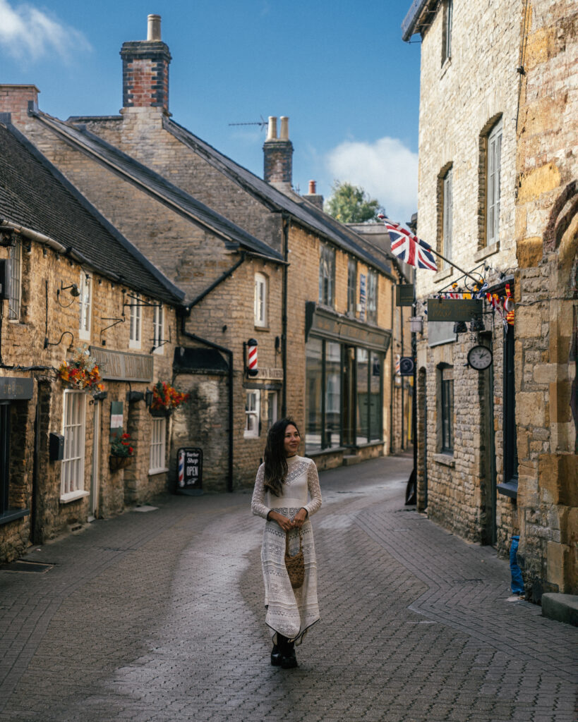 A complete guide to 10 must-visit villages in The Cotswolds including places to visit, Cotswolds photo locations, hotels, restaurants & more. 