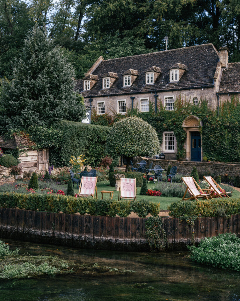 A complete guide to 10 must-visit villages in The Cotswolds including places to visit, Cotswolds photo locations, hotels, restaurants & more. 