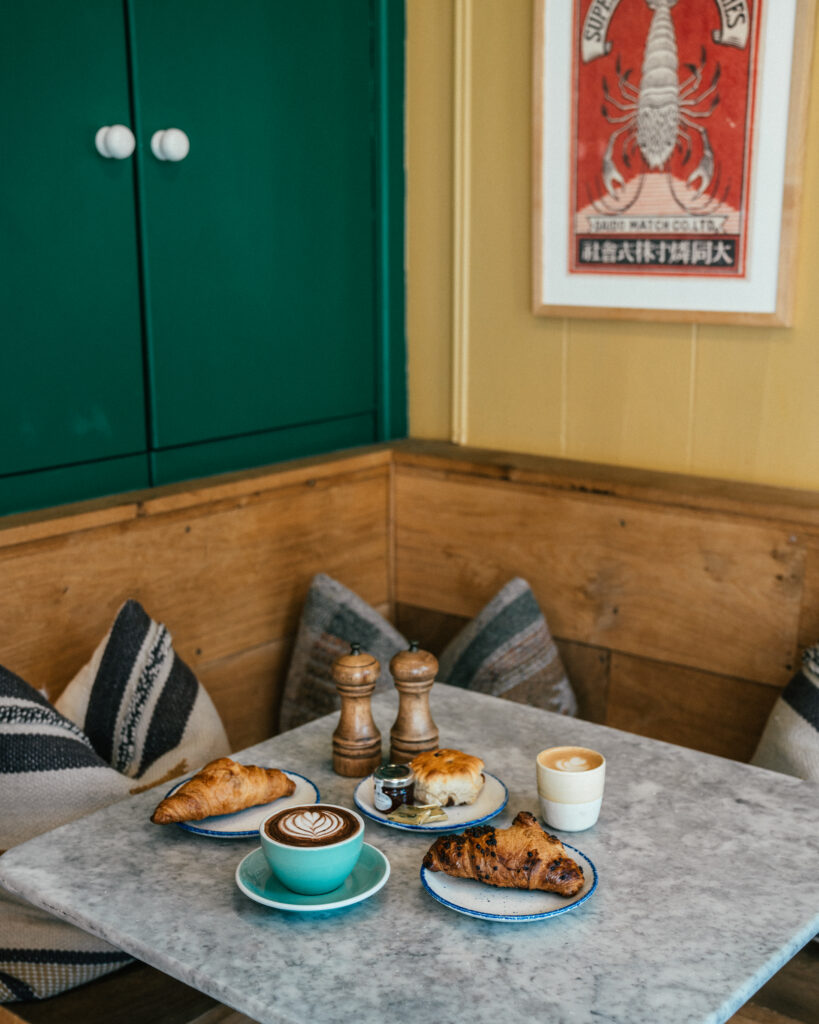 A complete guide to 10 must-visit villages in The Cotswolds including places to visit, Cotswolds photo locations, hotels, restaurants & more. 