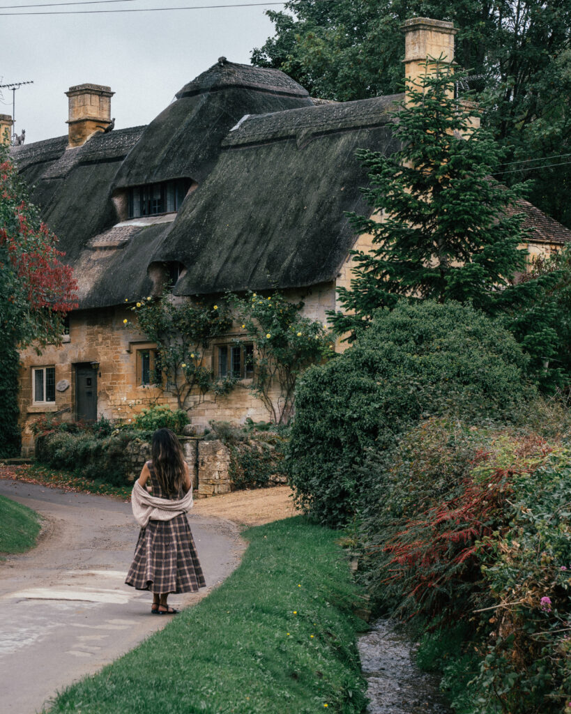 A complete guide to 10 must-visit villages in The Cotswolds including places to visit, Cotswolds photo locations, hotels, restaurants & more. 