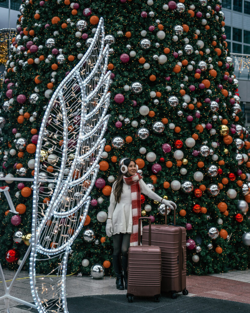 A complete guide to Christmas season in Munich, Germany including the best Christmas markets, places to visit, viewpoints, hotels, restaurants and more.