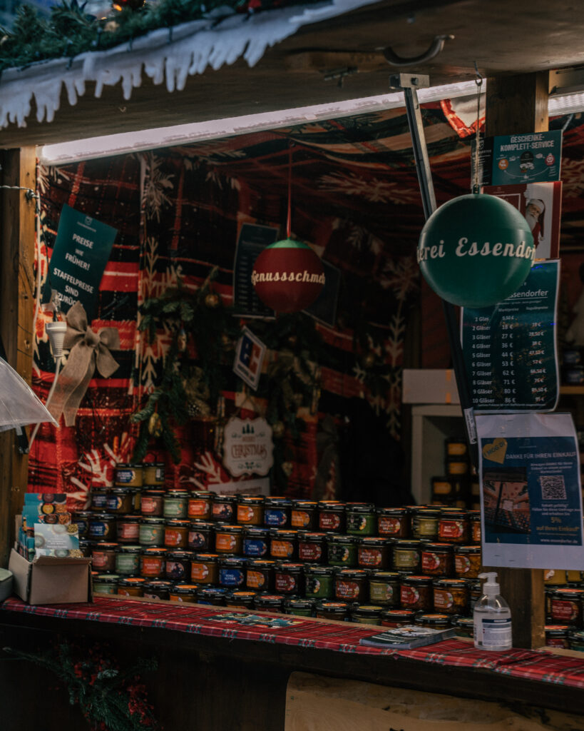 A complete guide to Christmas season in Munich, Germany including the best Christmas markets, places to visit, viewpoints, hotels, restaurants and more.