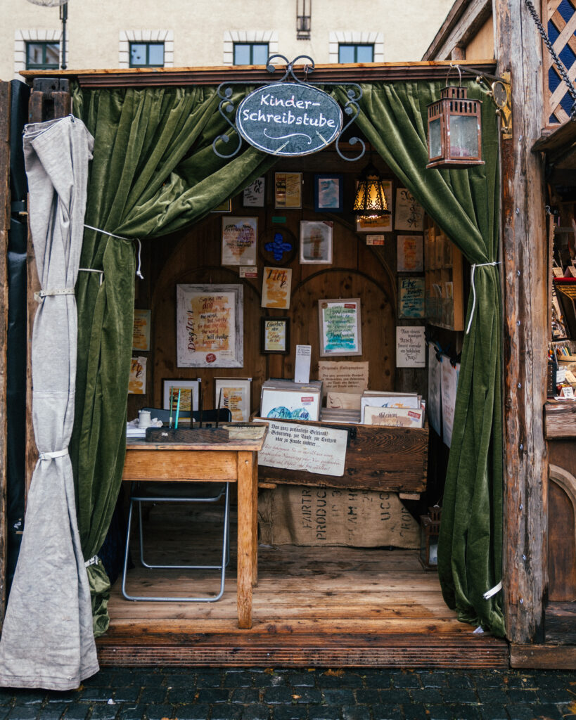 A complete guide to Christmas season in Munich, Germany including the best Christmas markets, places to visit, viewpoints, hotels, restaurants and more.