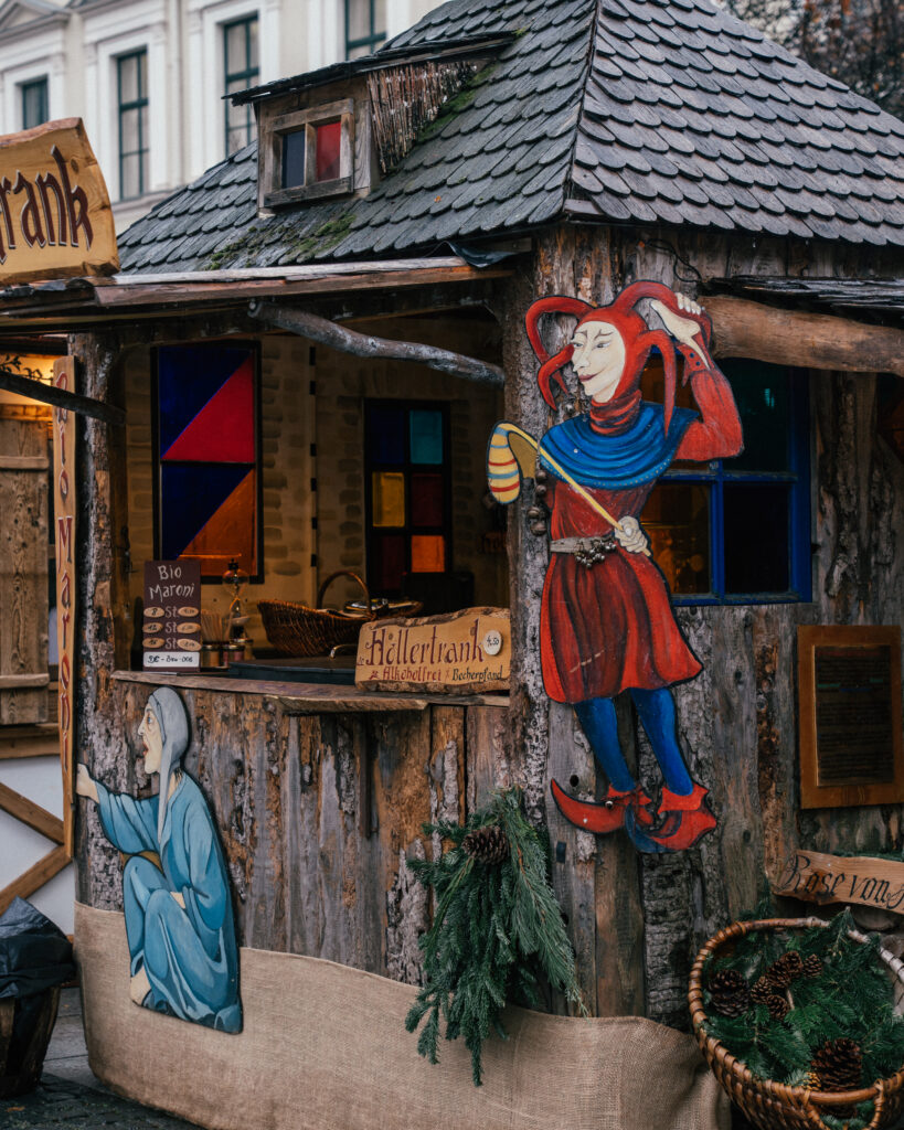 A complete guide to Christmas season in Munich, Germany including the best Christmas markets, places to visit, viewpoints, hotels, restaurants and more.