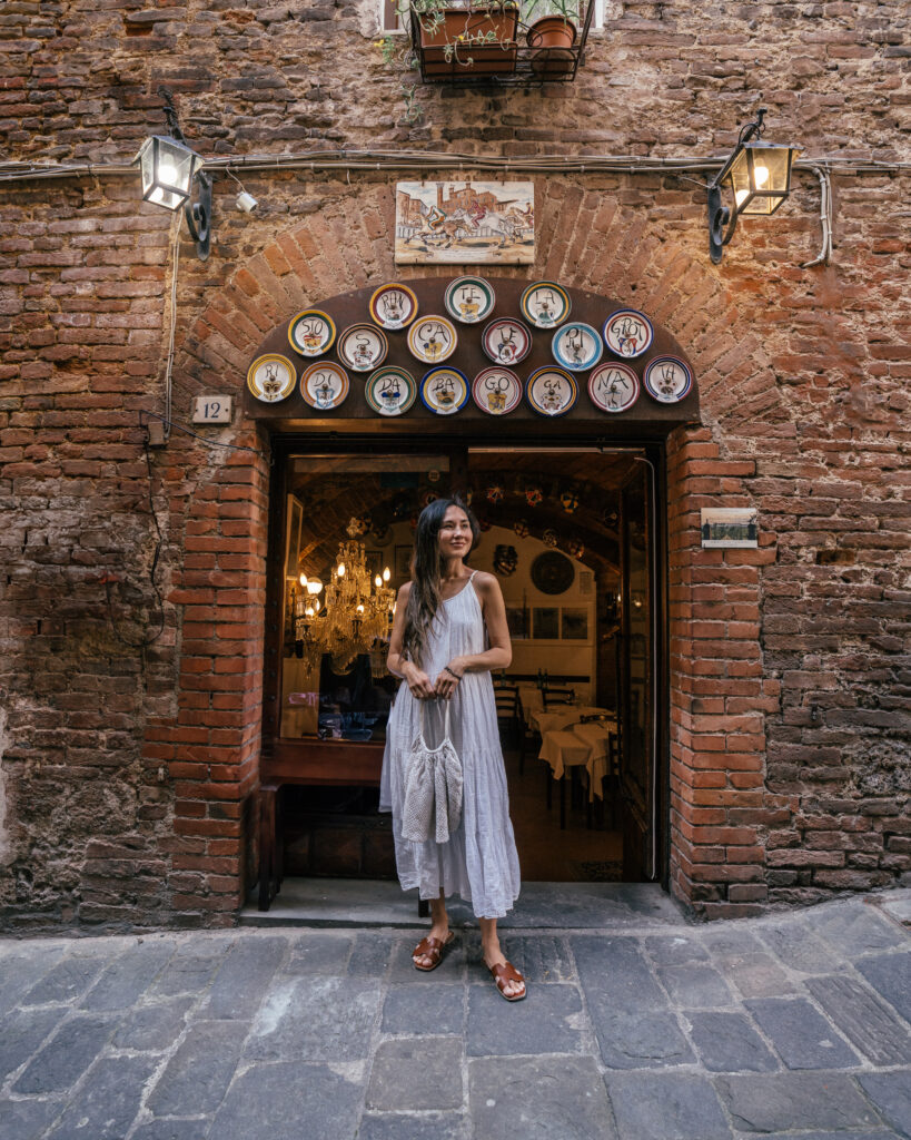 A complete travel guide to Siena, Italy in Tuscany including the best the best places to visit, historical sites, hotels, best Siena viewpoints, restaurants, wine bars, Siena photo locations, travel tips and more.